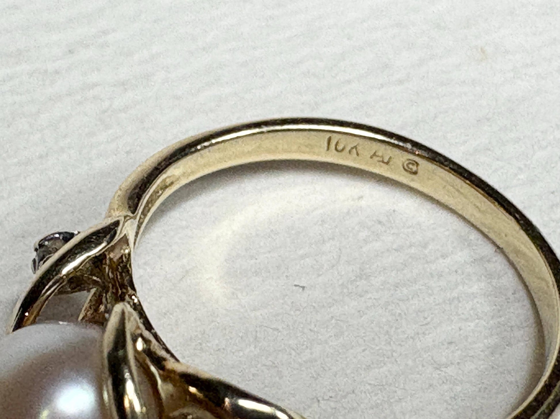 10k gold ring with Akoya pearl and diamonds.