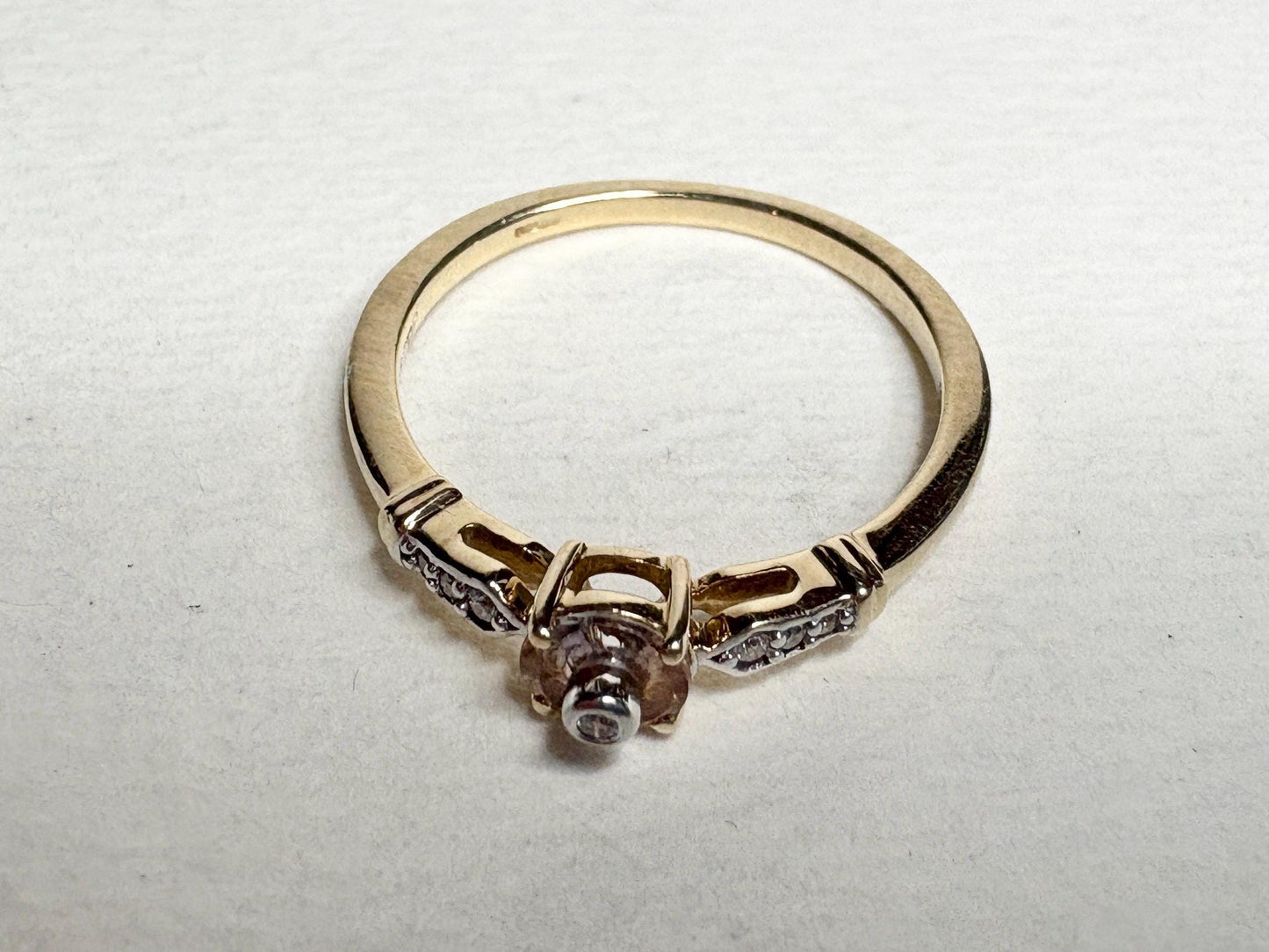 Montana Sapphire Lehrer Cut ring with diamonds in 9k gold.