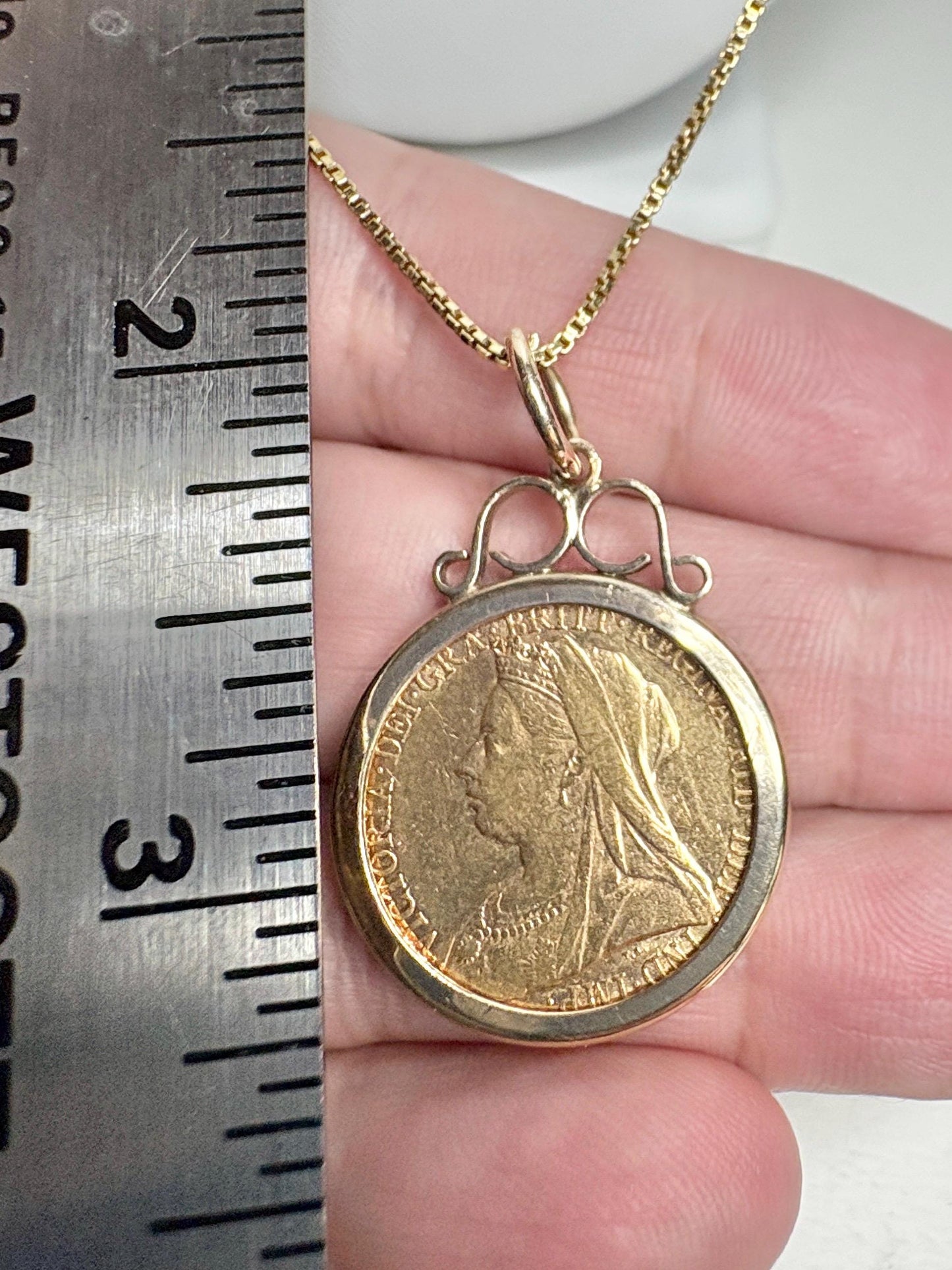 Gold coin pendant with Queen Victoria and a gold chain.