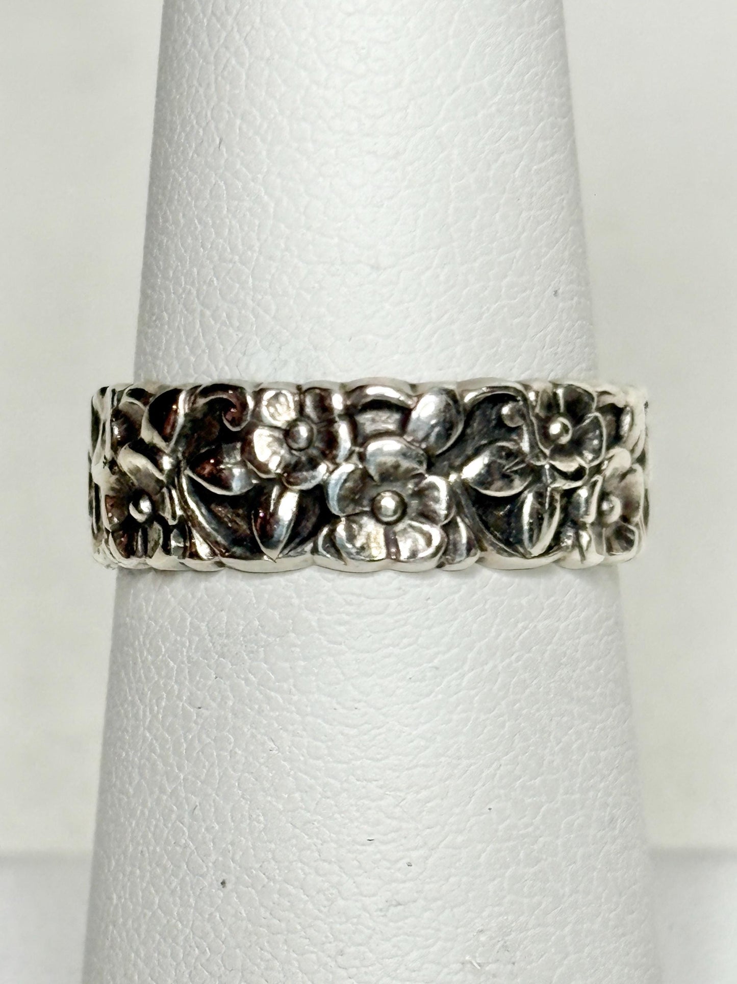 Sterling silver eternity band ring with a forget-me-not floral design.
