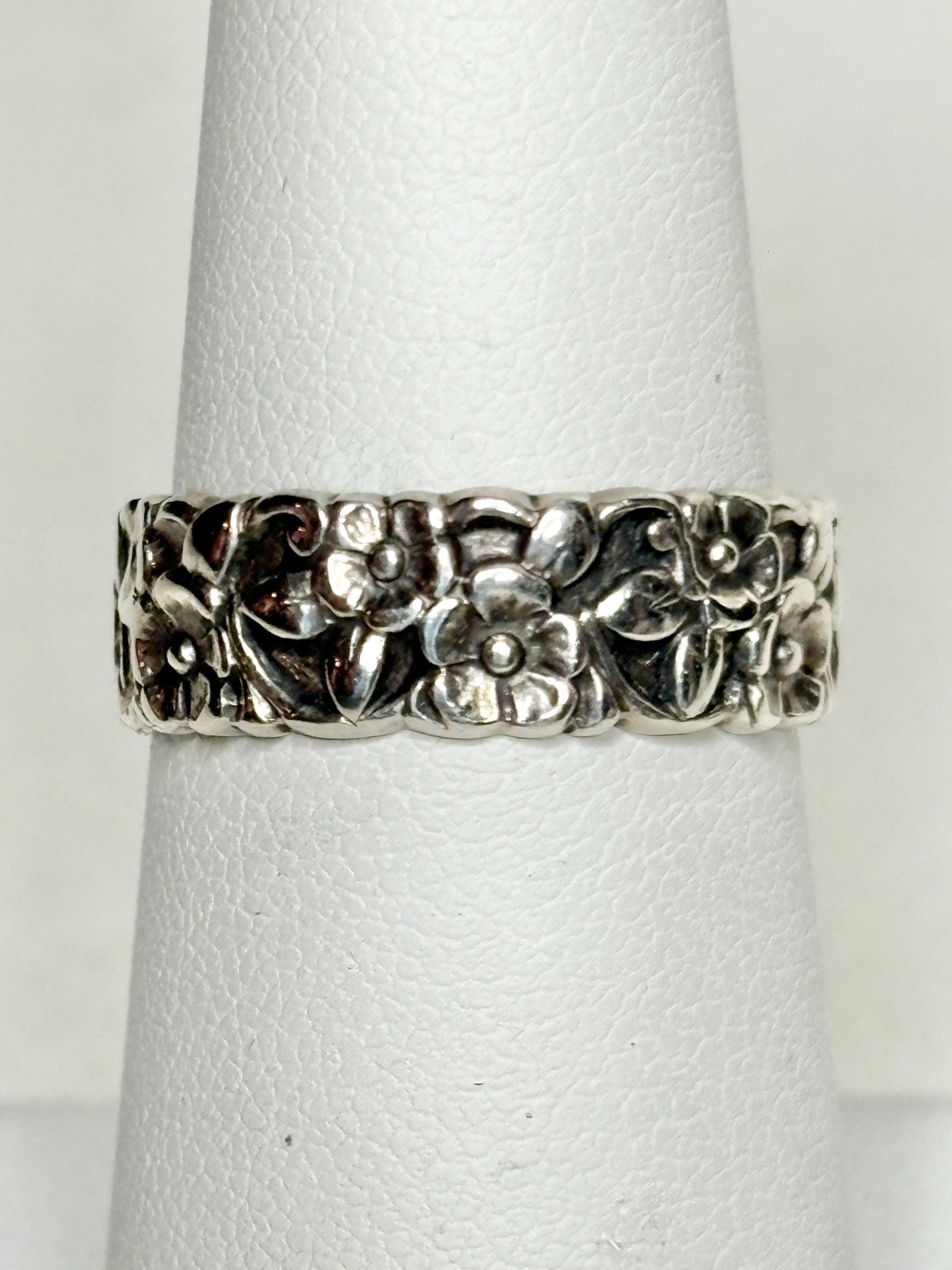 Sterling silver eternity band ring with a forget-me-not floral design.
