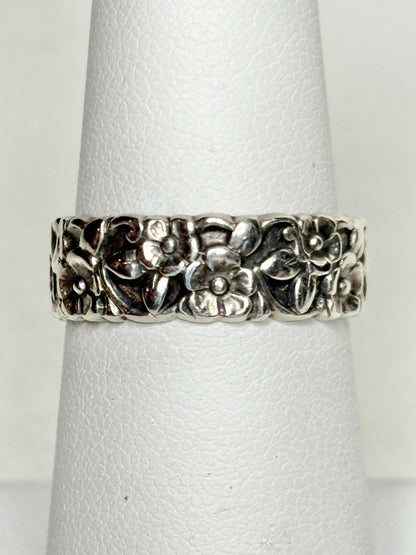 Sterling silver eternity band ring with a forget-me-not floral design.