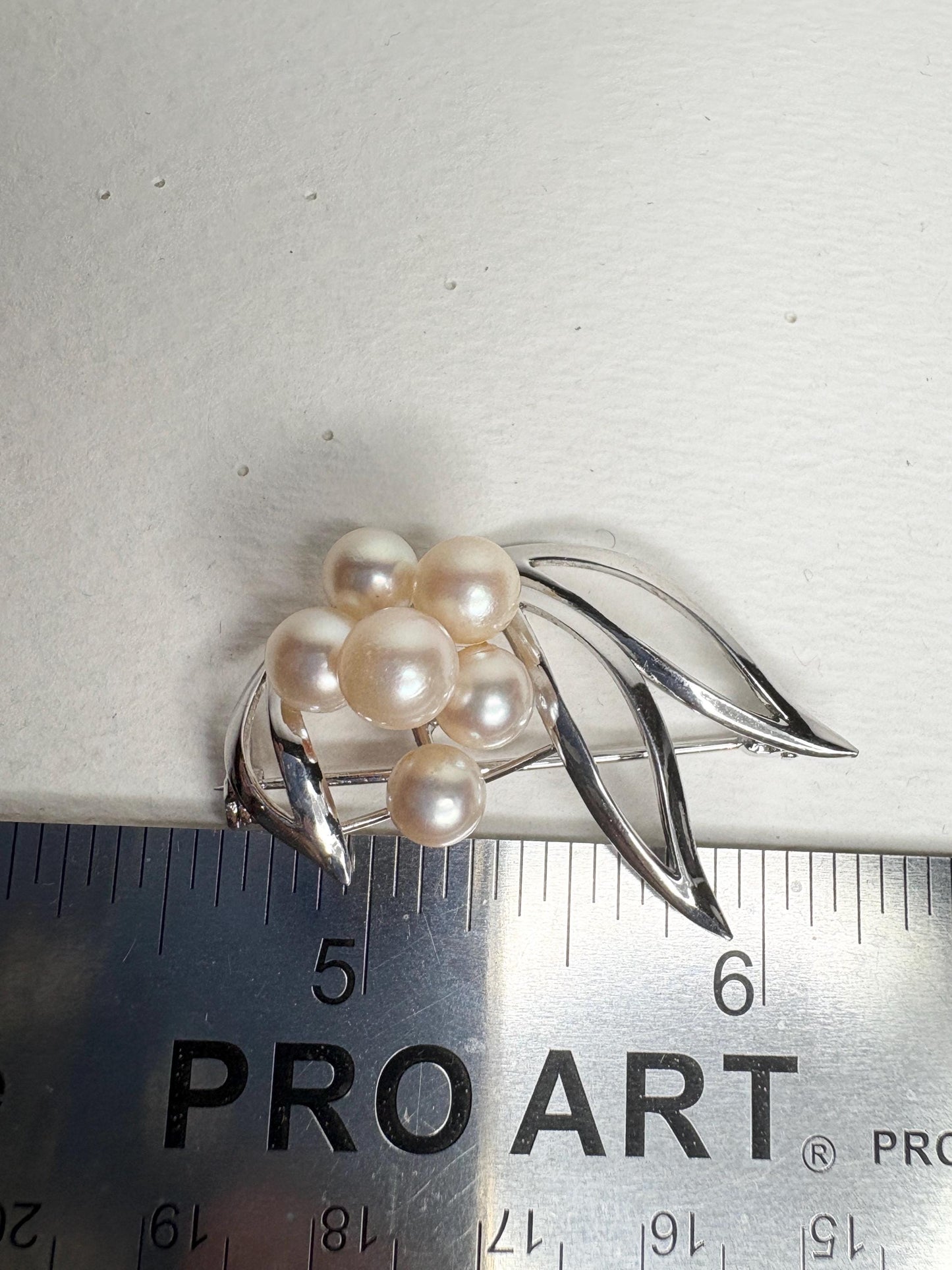 Vintage Japanese Akoya cultured pearl brooch in sterling silver.
