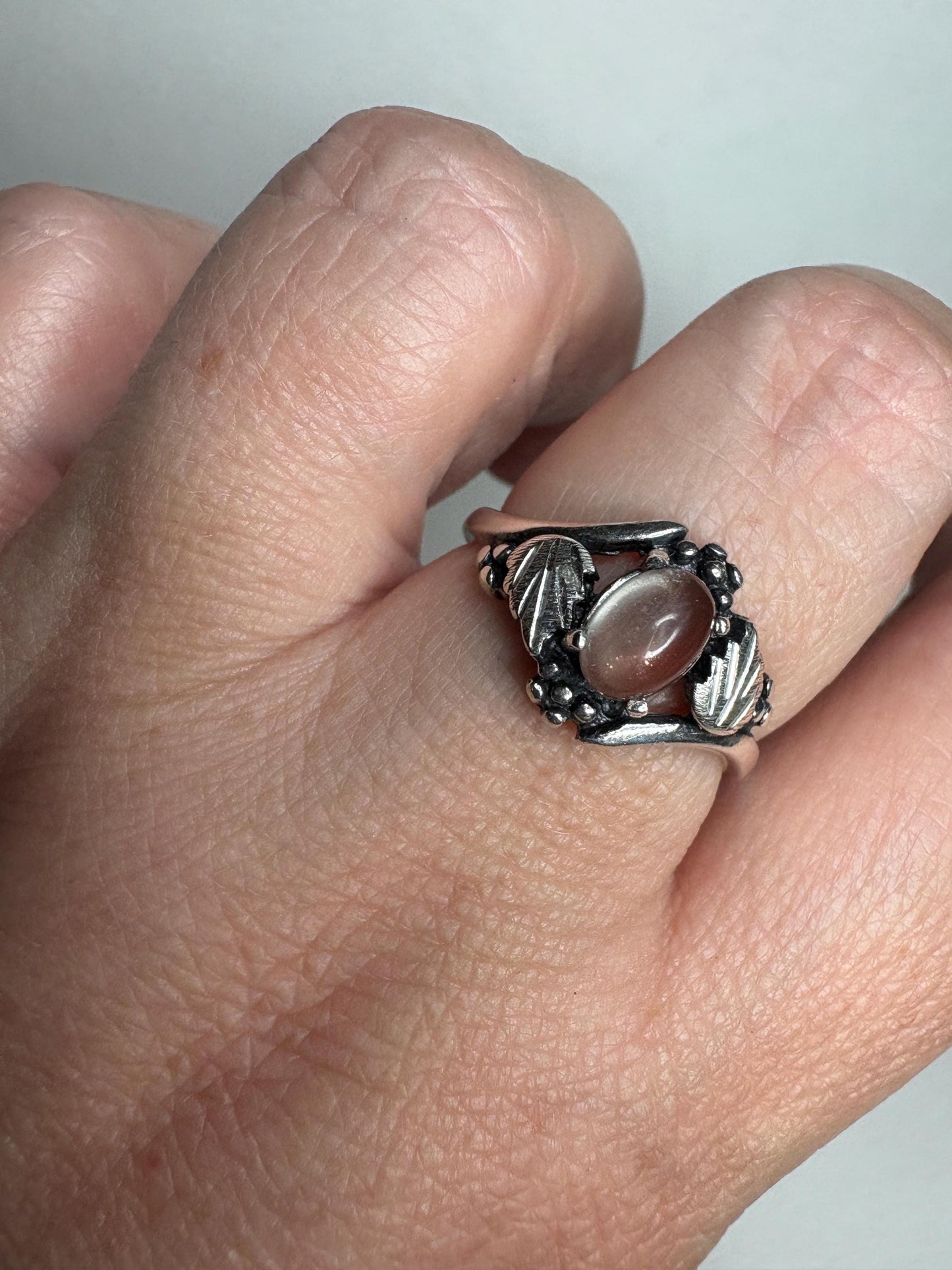 Vintage Dakota Silver ring with a bicolor Oregon sunstone cabochon in sterling silver.