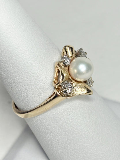 14k gold ring with Akoya pearl and diamonds in a bow design.