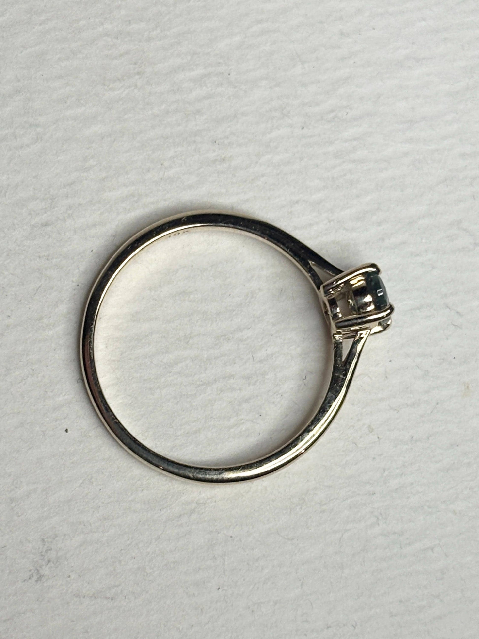 Montana sapphire solitaire oval ring in solid 10k gold.