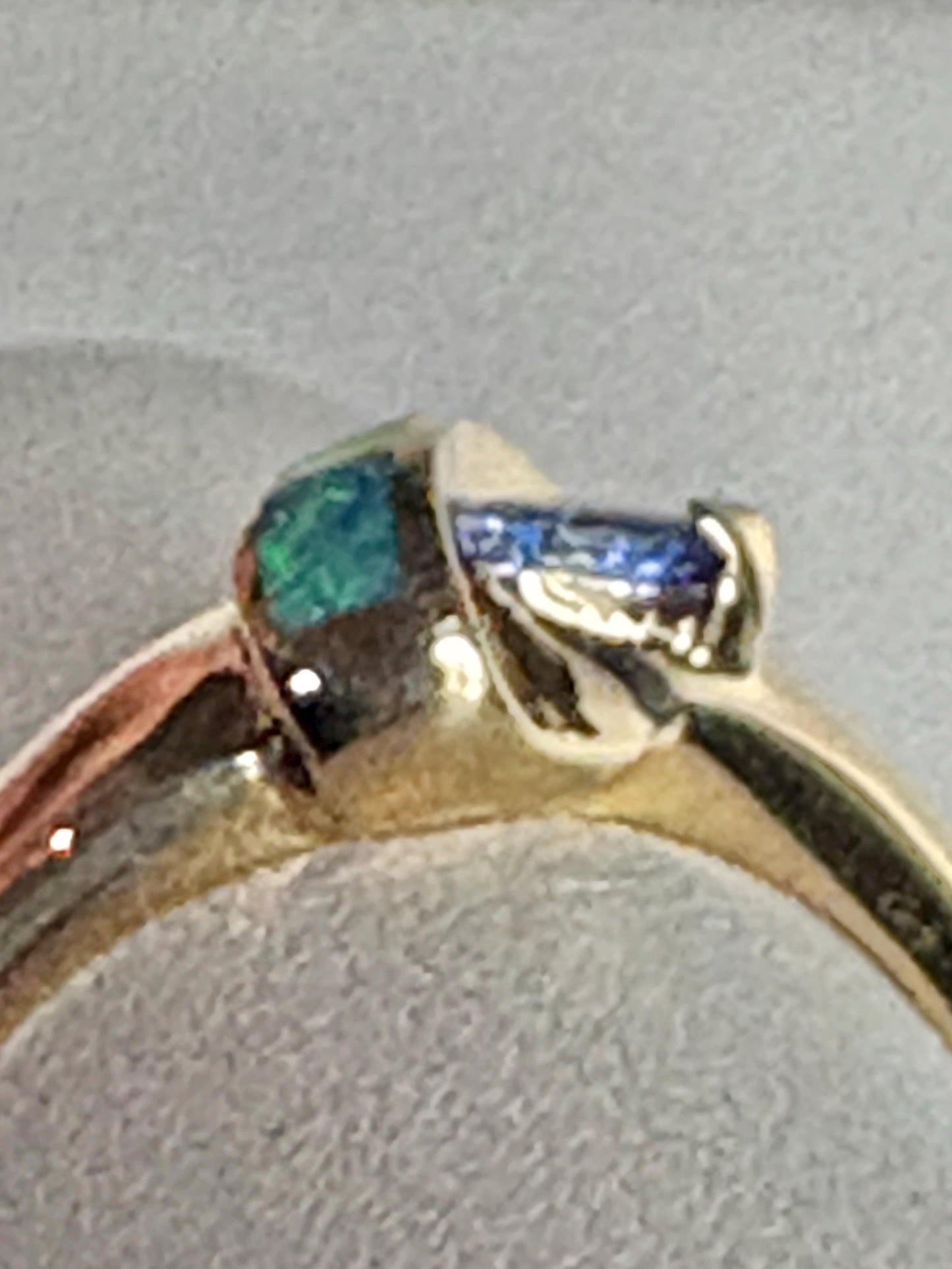Trillion Tanzanite and Australian Opal Inlayed Band Ring Solid 14k Gold size 7.25 - NewLifeJewelryVault