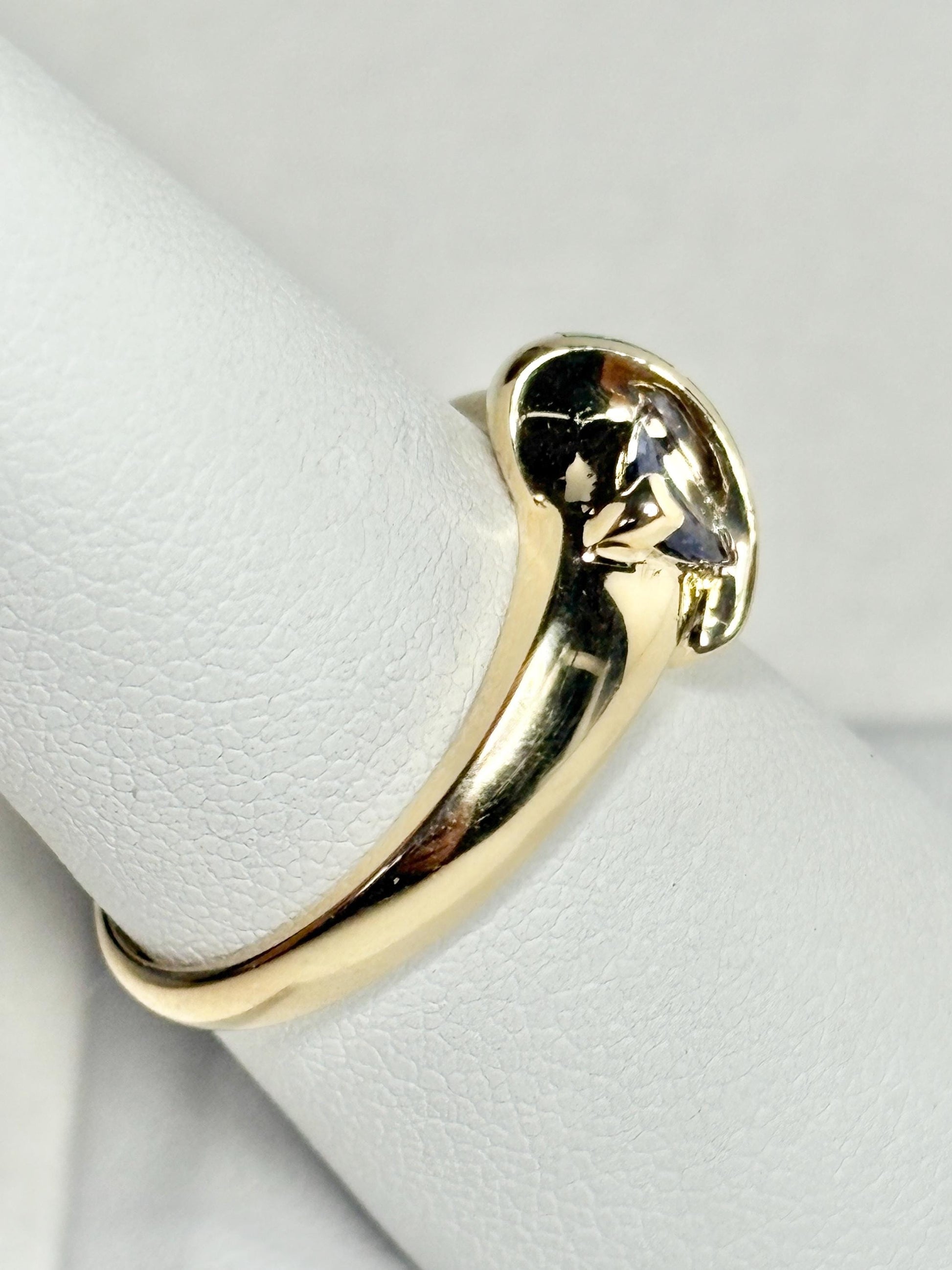 Trillion Tanzanite and Australian Opal Inlayed Band Ring Solid 14k Gold size 7.25 - NewLifeJewelryVault