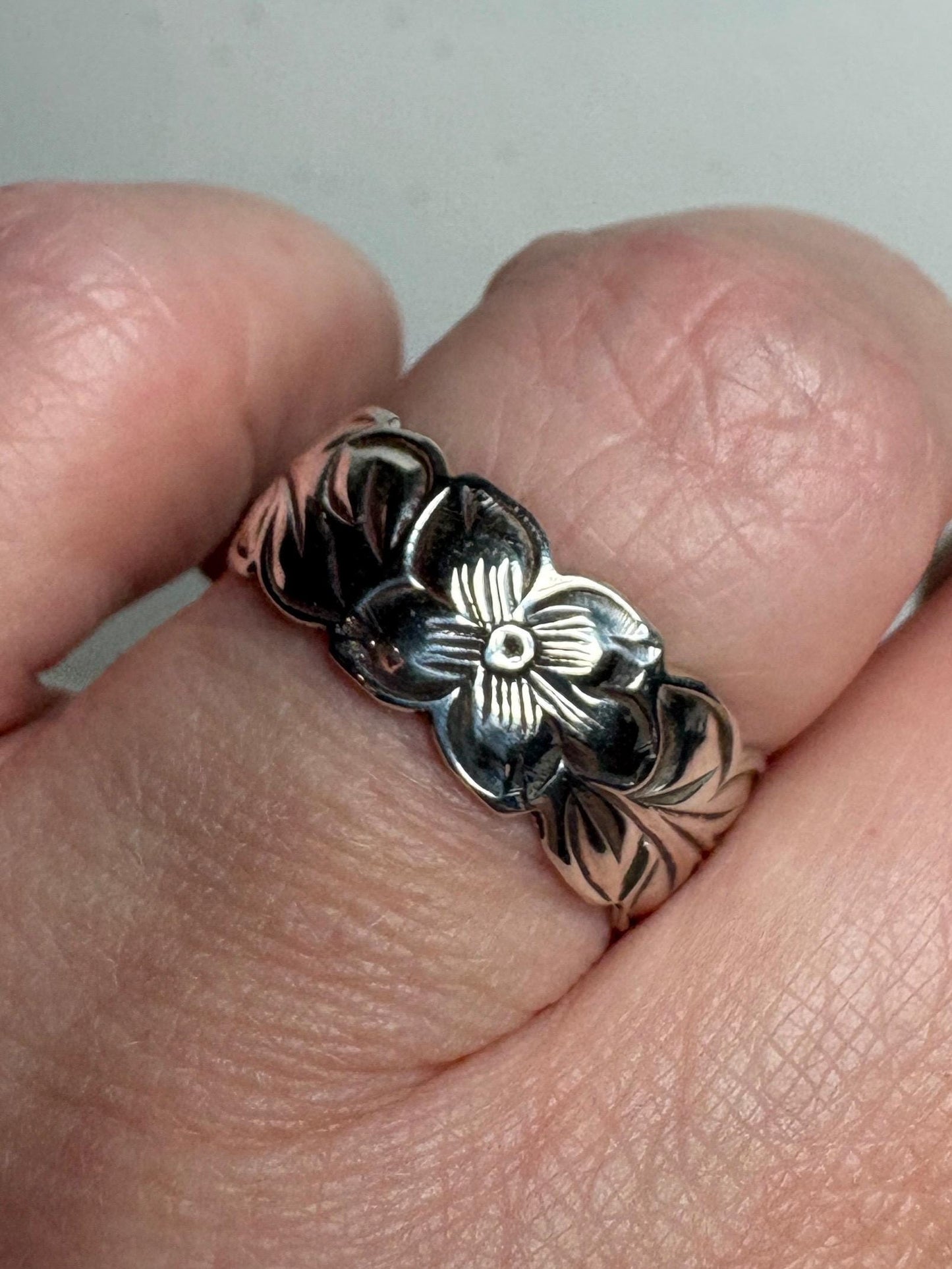 Hawaiian Maile Leaf Sterling Silver Eternity Band Ring 8mm size 8.75 - NewLifeJewelryVault