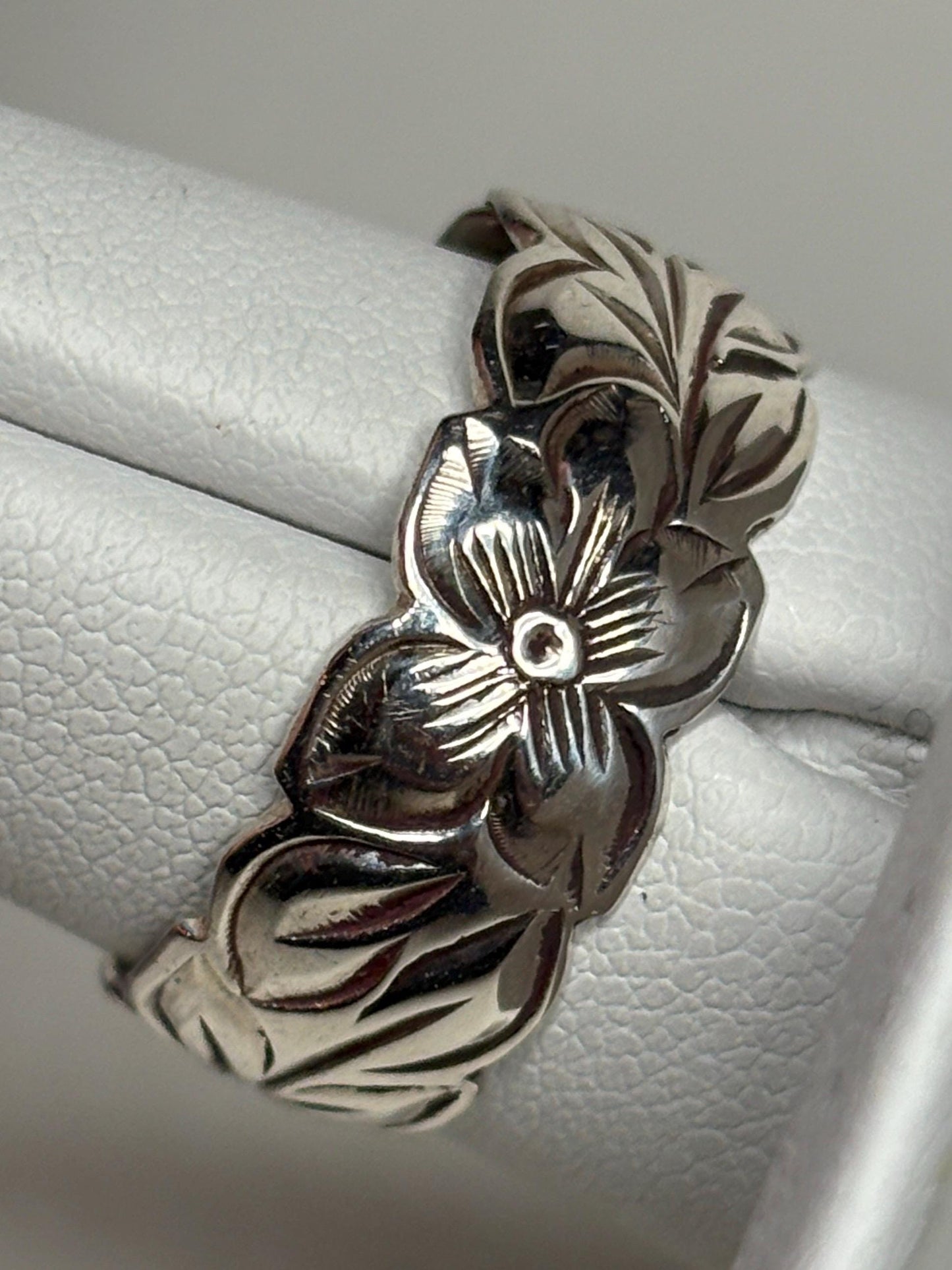 Hawaiian Maile Leaf Sterling Silver Eternity Band Ring 8mm size 8.75 - NewLifeJewelryVault