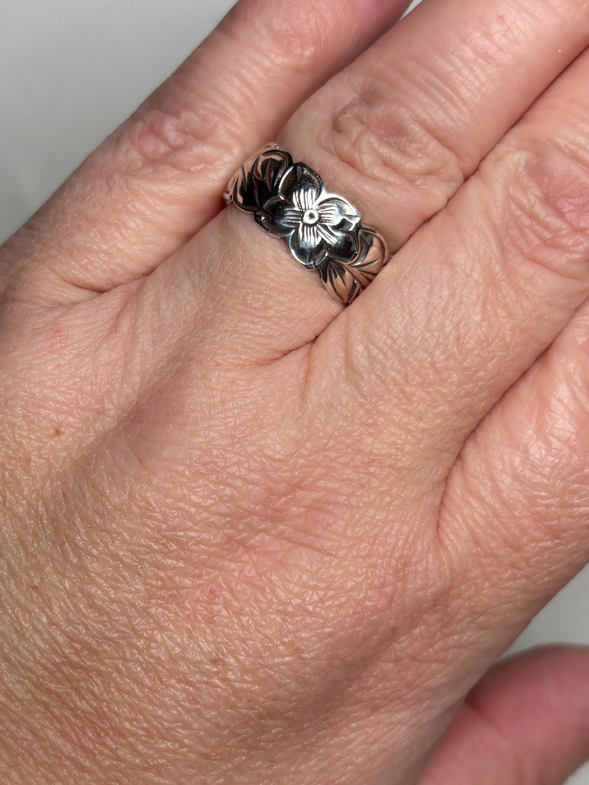 Hawaiian Maile Leaf Sterling Silver Eternity Band Ring 8mm size 8.75 - NewLifeJewelryVault