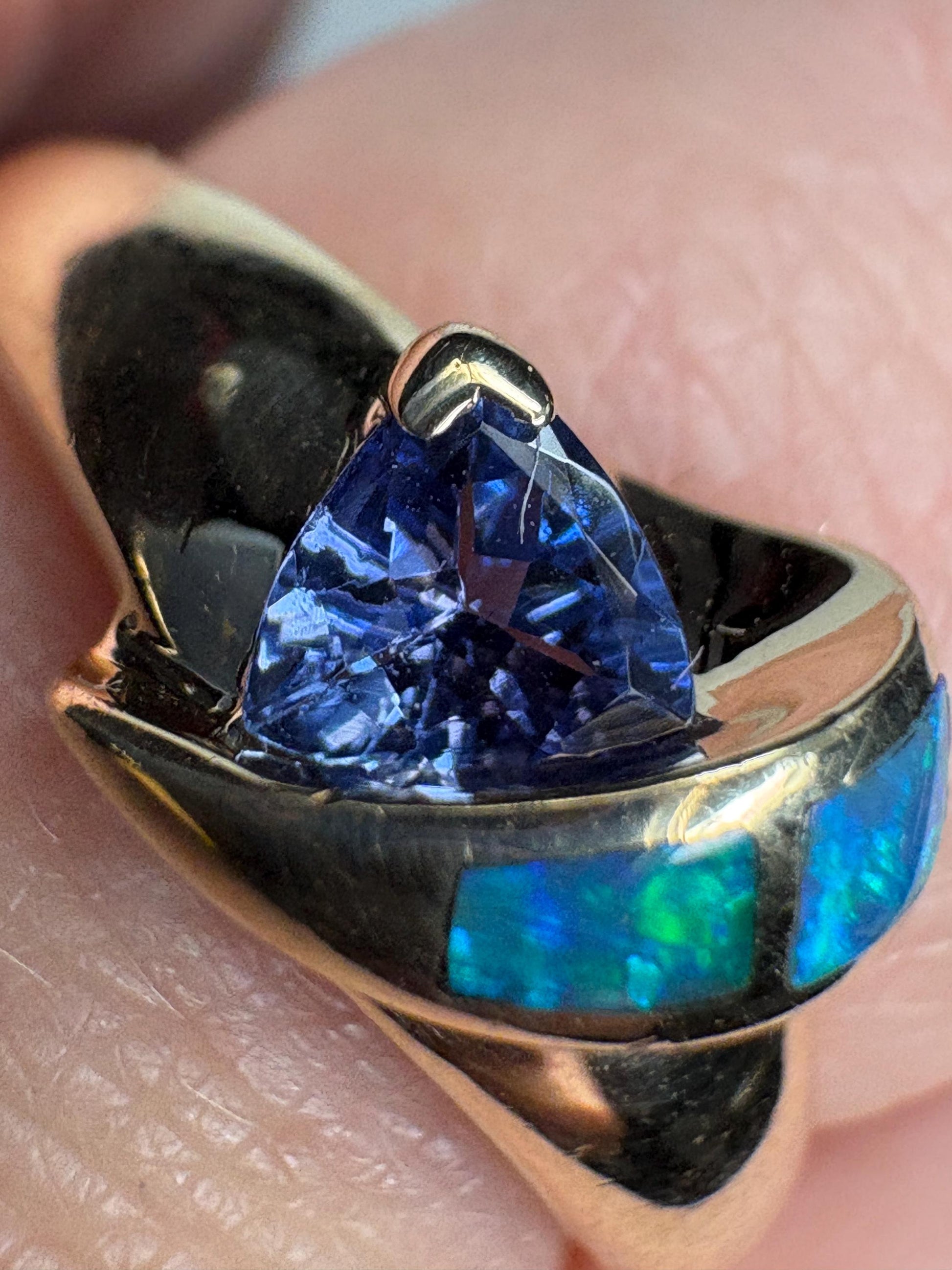 Trillion Tanzanite and Australian Opal Inlayed Band Ring Solid 14k Gold size 7.25 - NewLifeJewelryVault