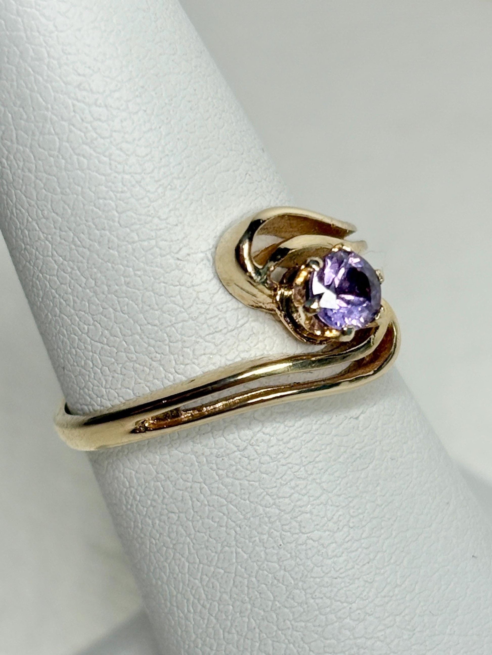 Natural Purple Sapphire Solitaire Bypass Style Ring Solid 14k Gold size 6.5 - NewLifeJewelryVault