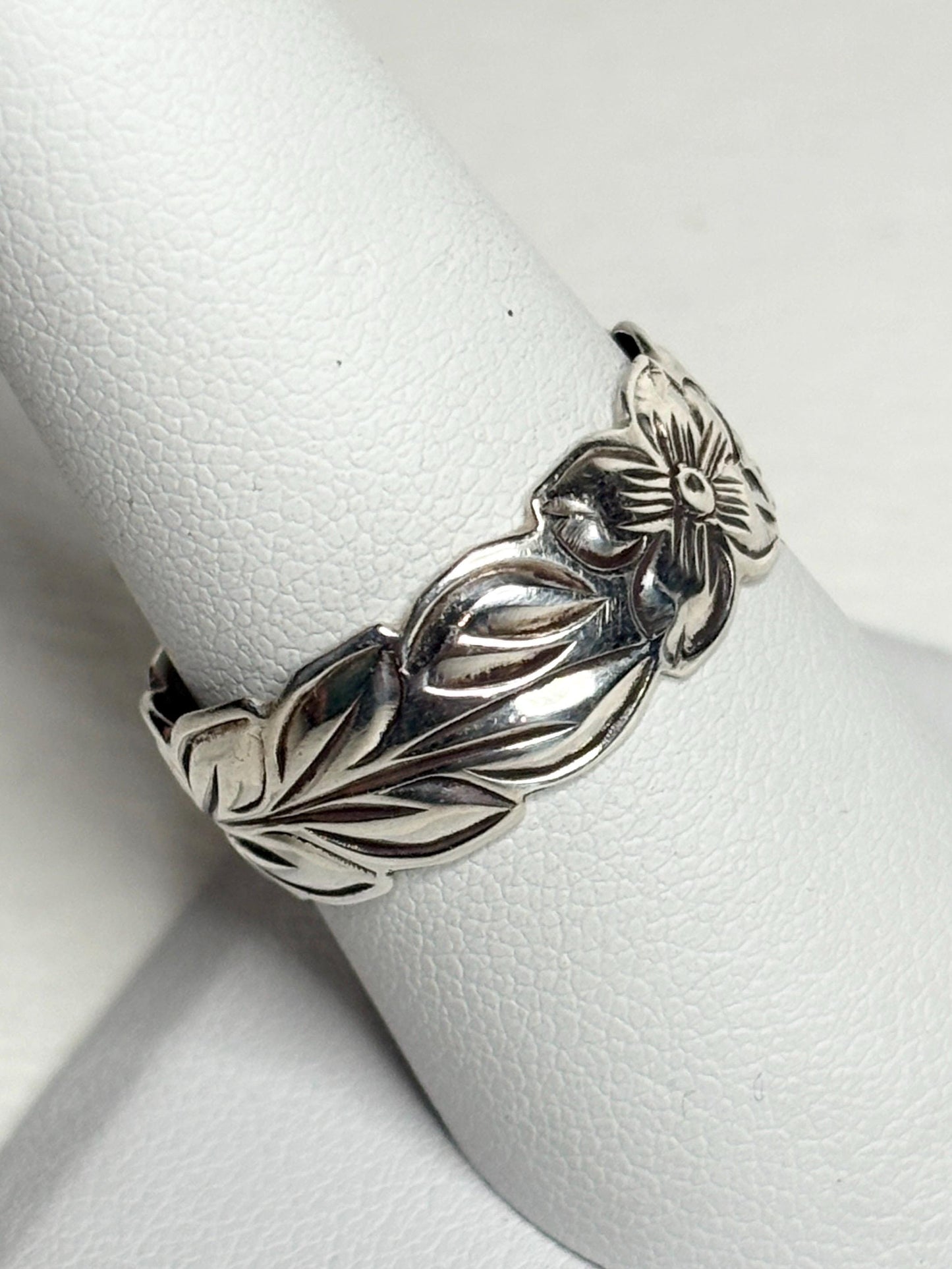 Hawaiian Maile Leaf Sterling Silver Eternity Band Ring 8mm size 8.75 - NewLifeJewelryVault