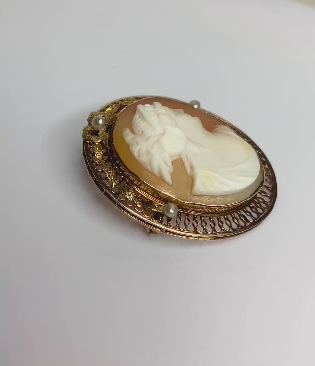 Beautiful Victorian  cameo brooch pendant 10k shell and seed pearls