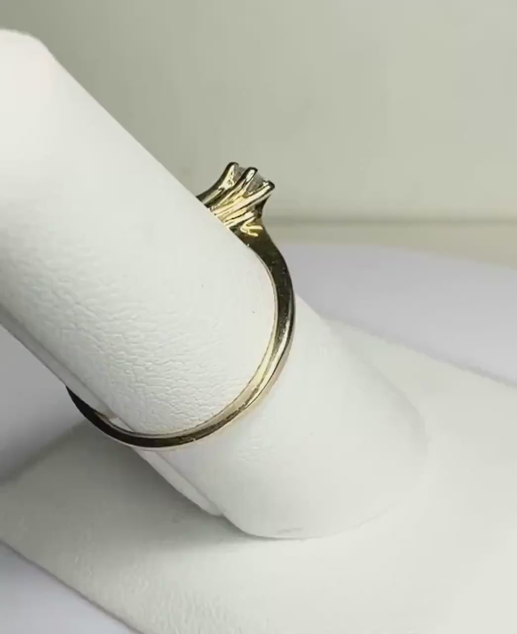 Natural Diamond Solitaire Ring Twist Design in Solid 14k Gold .15ct size 5.25