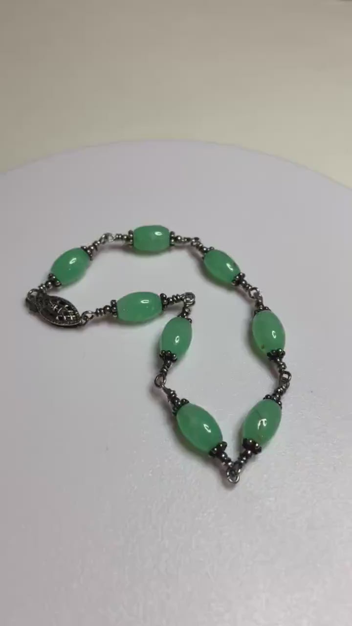 Chrysoprase Sterling silver wire bracelet with filigree clasp