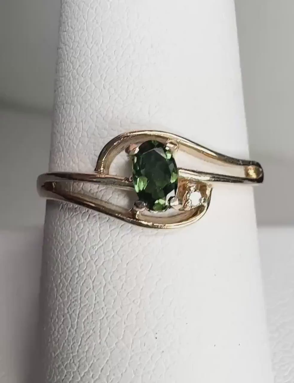 Green Tourmaline and Diamond Accent Ring Solid 10k Gold size 8.5