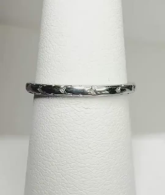 Retro Solid 18k White Gold Chevron Pattern Band Ring Circa 1930 2mm size 6.75