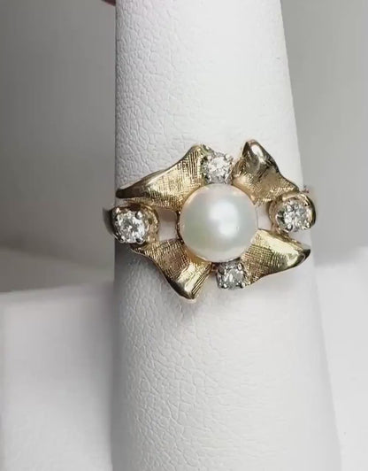 Mid Century Retro Japanese Akoya Cultured Pearl and Diamond Bow Ring Solid 14k Gold size 7.5