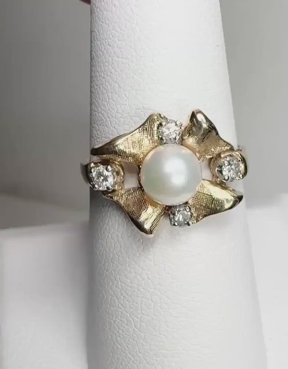 Mid Century Retro Japanese Akoya Cultured Pearl and Diamond Bow Ring Solid 14k Gold size 7.5